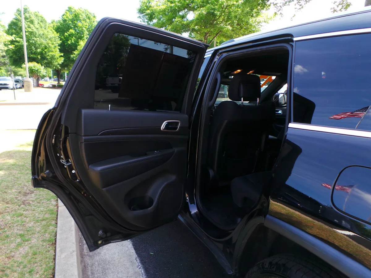 2017 Jeep Grand Cherokee Laredo thumbnail 30