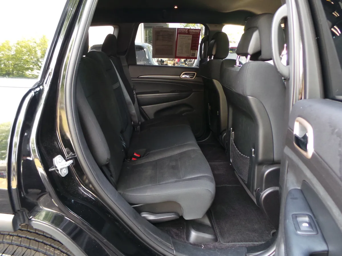 2017 Jeep Grand Cherokee Laredo thumbnail 33