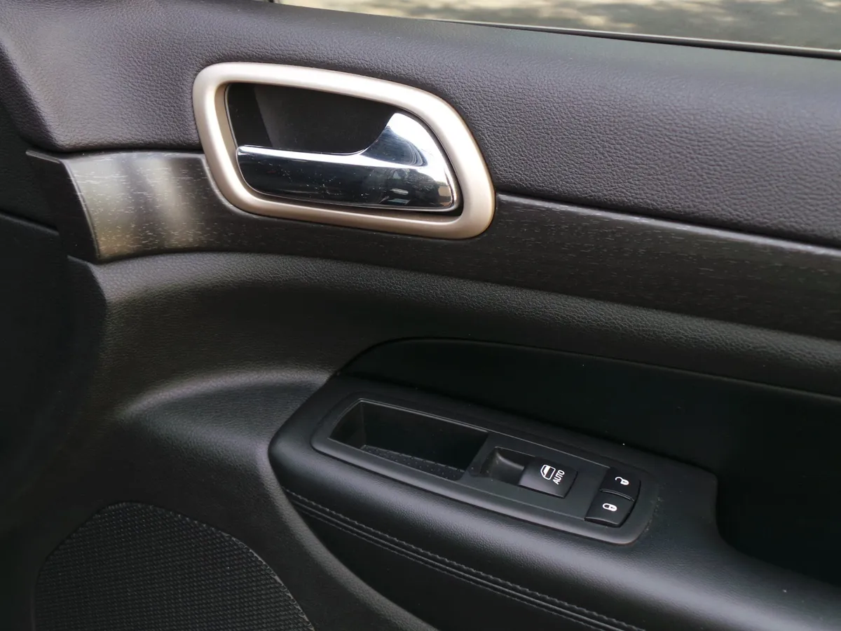 2017 Jeep Grand Cherokee Laredo thumbnail 35