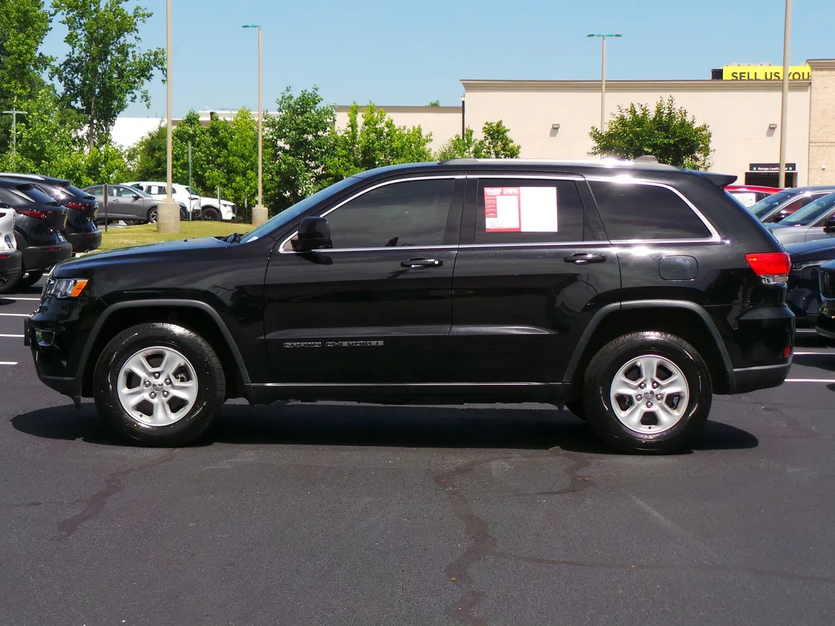 2017 Jeep Grand Cherokee Laredo thumbnail 4