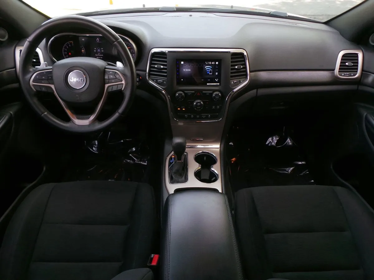 2017 Jeep Grand Cherokee Laredo thumbnail 5