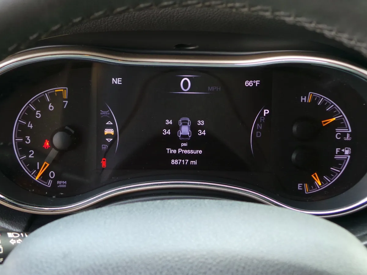 2017 Jeep Grand Cherokee Laredo thumbnail 7