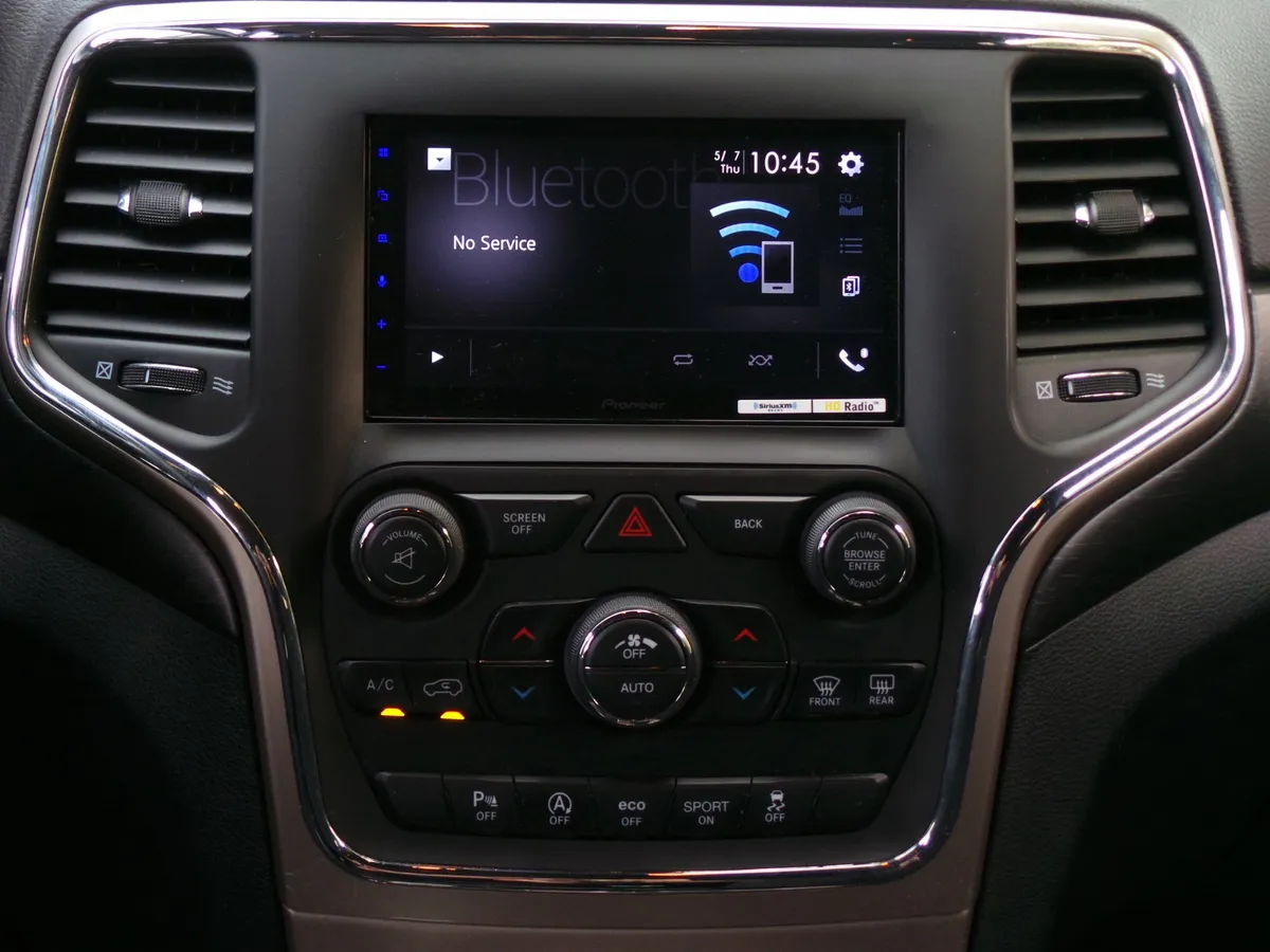 2017 Jeep Grand Cherokee Laredo thumbnail 8