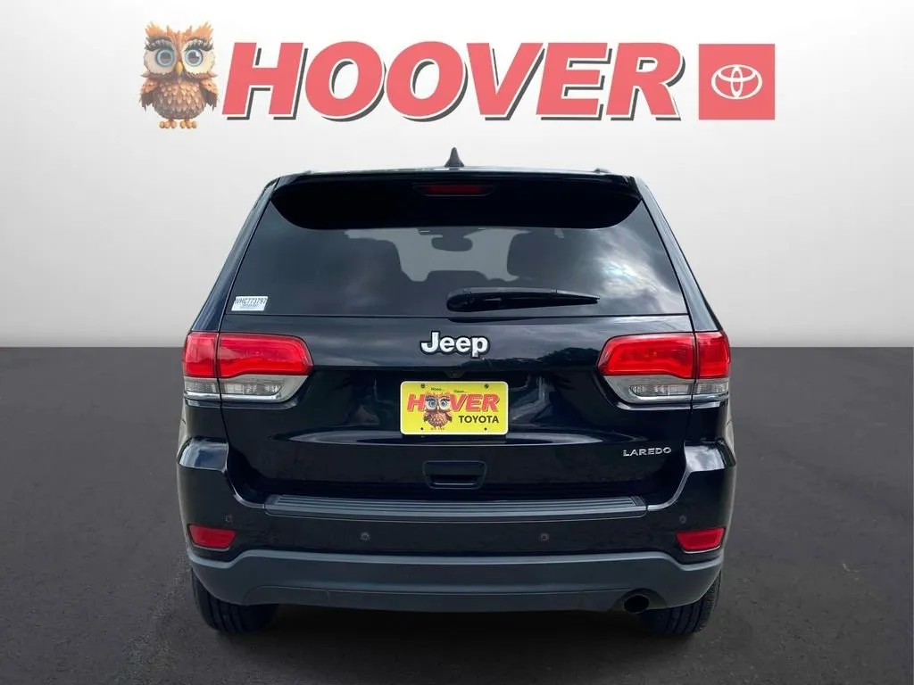 2017 Jeep Grand Cherokee Laredo thumbnail 3
