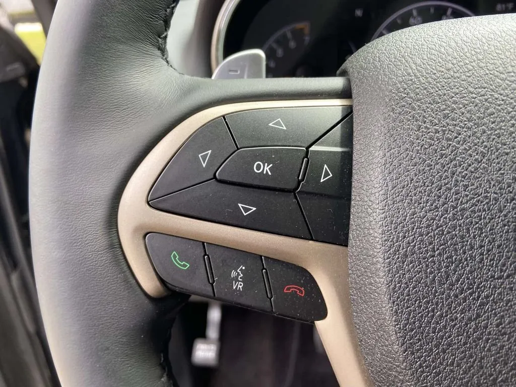 2017 Jeep Grand Cherokee Laredo thumbnail 30