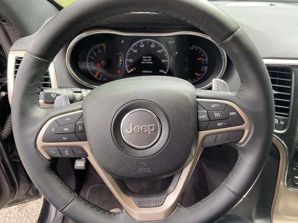 2017 Jeep Grand Cherokee Laredo thumbnail 32