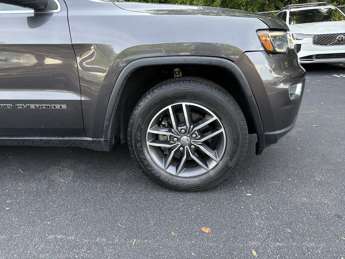 2017 Jeep Grand Cherokee Limited thumbnail 12