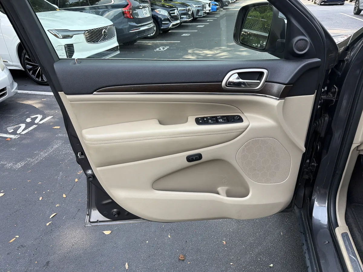 2017 Jeep Grand Cherokee Limited thumbnail 13