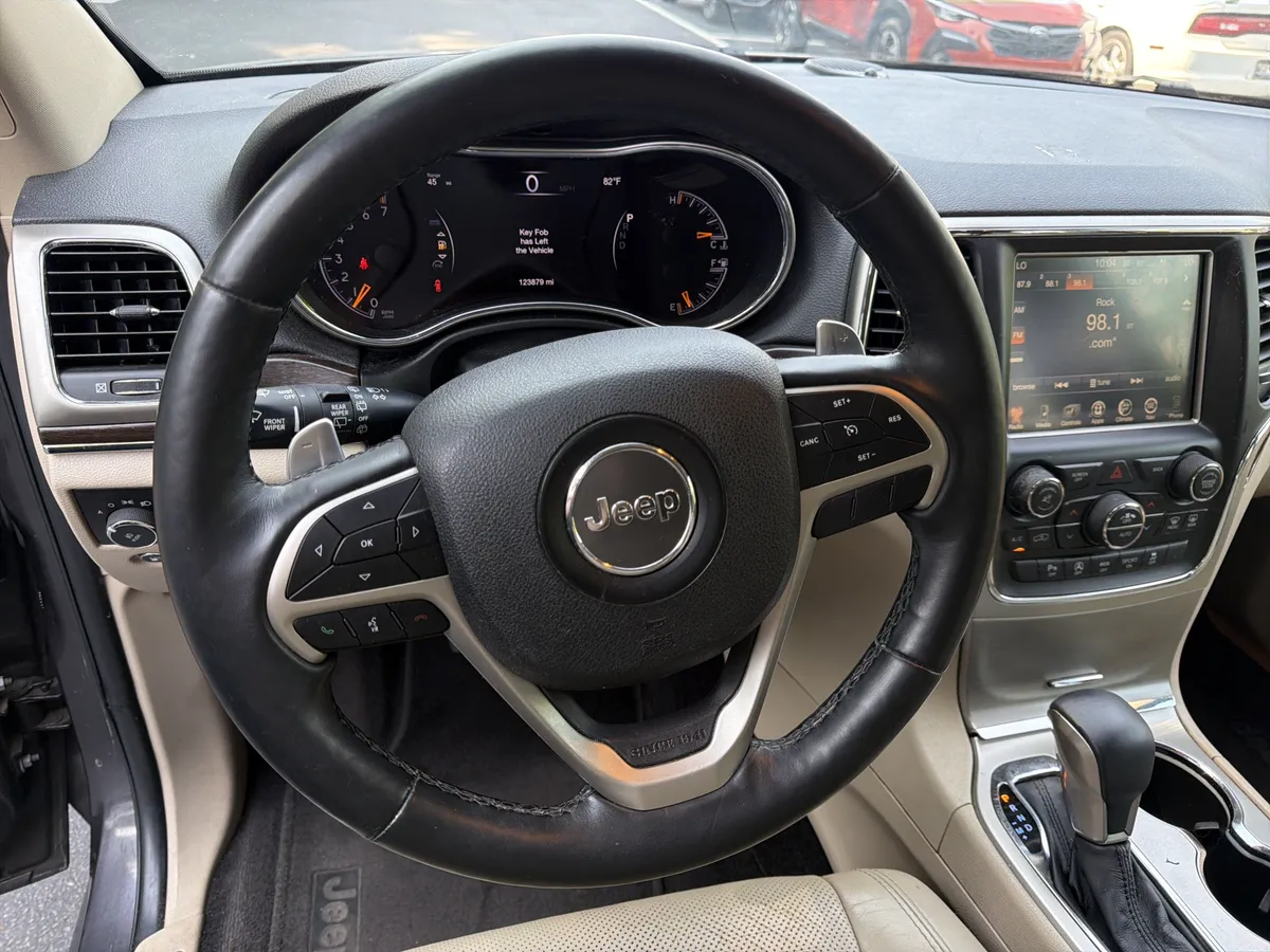 2017 Jeep Grand Cherokee Limited thumbnail 17