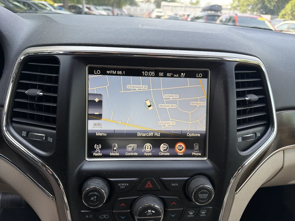 2017 Jeep Grand Cherokee Limited thumbnail 23
