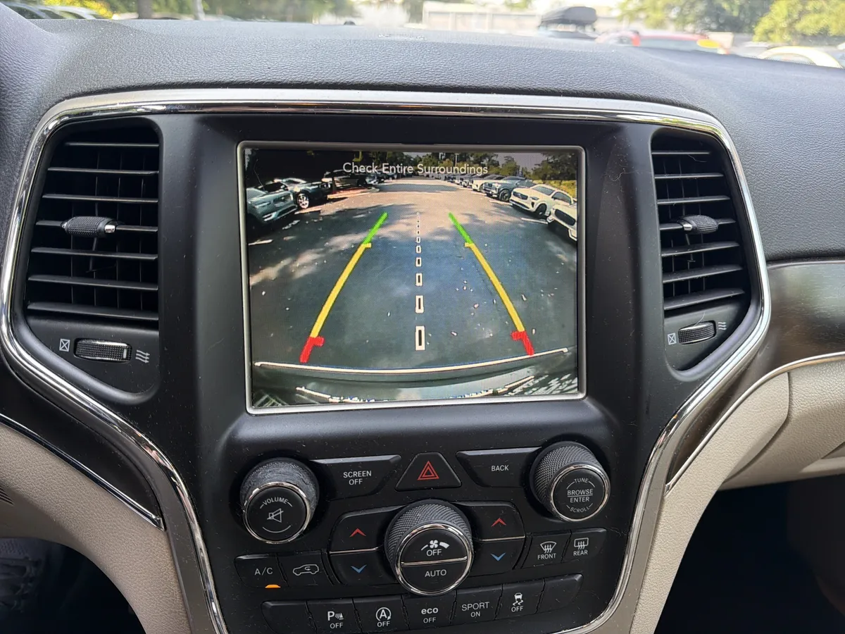 2017 Jeep Grand Cherokee Limited thumbnail 24
