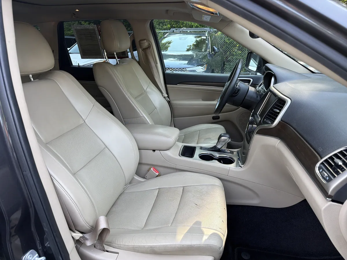 2017 Jeep Grand Cherokee Limited thumbnail 34