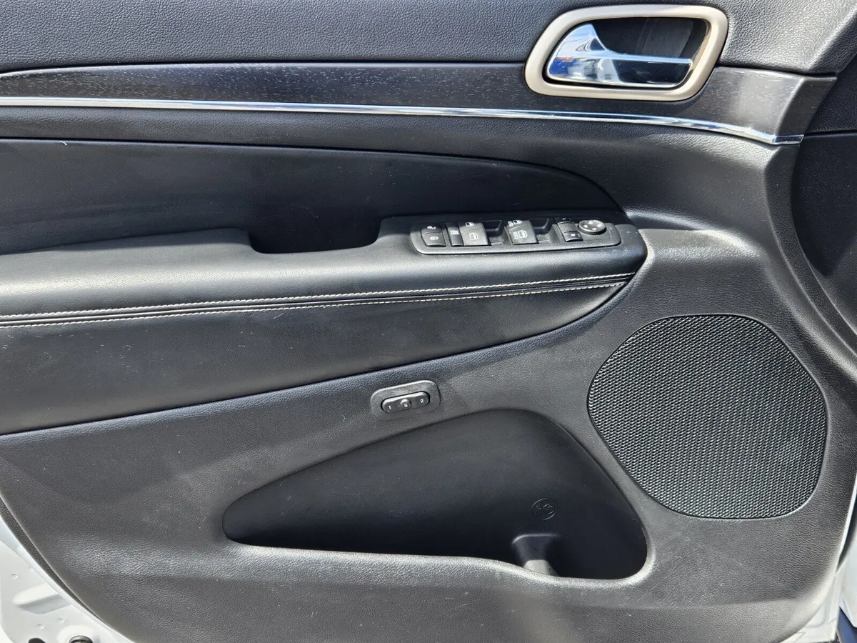 2017 Jeep Grand Cherokee Limited thumbnail 15