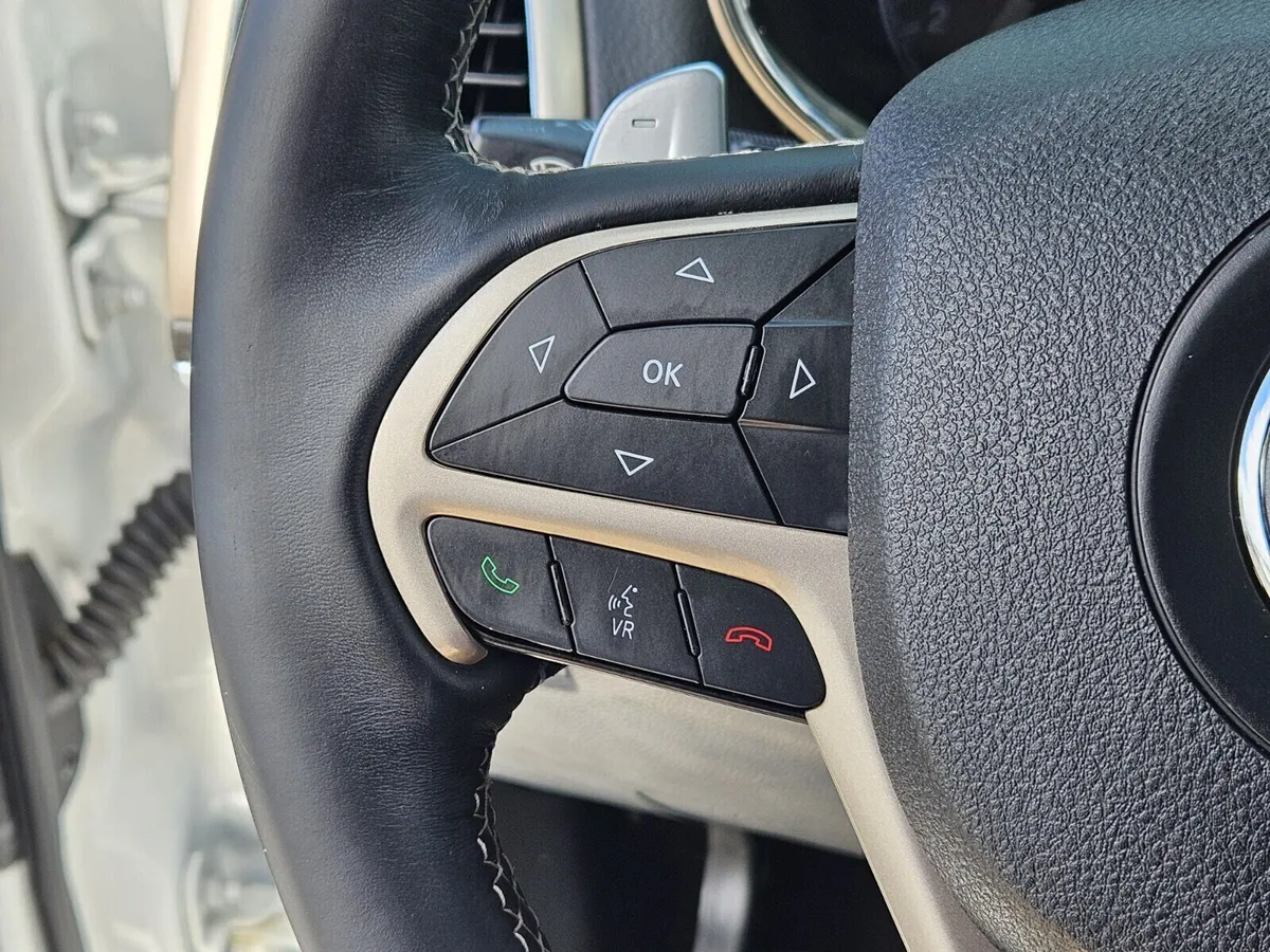 2017 Jeep Grand Cherokee Limited thumbnail 25