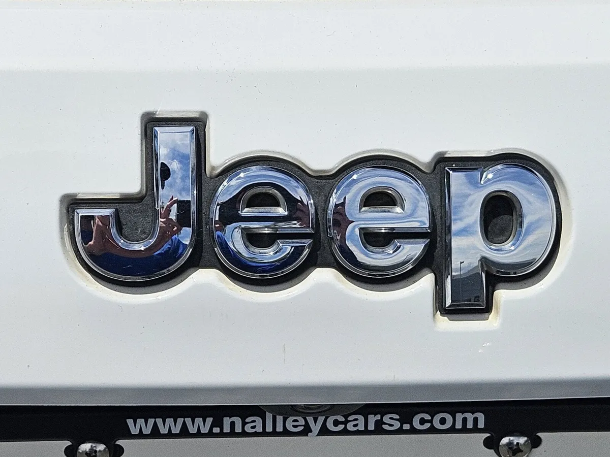 2017 Jeep Grand Cherokee Limited thumbnail 30