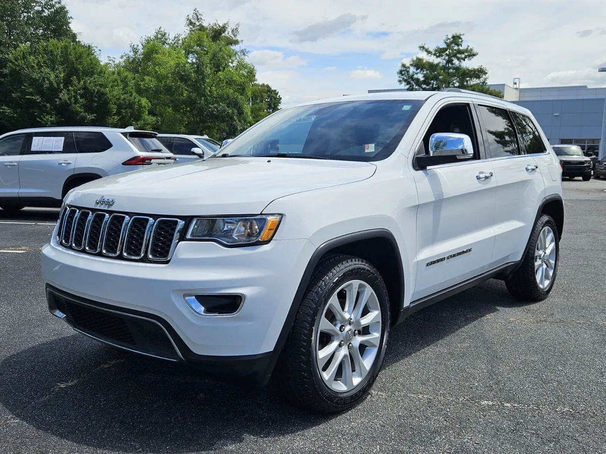 2017 Jeep Grand Cherokee Limited thumbnail 4