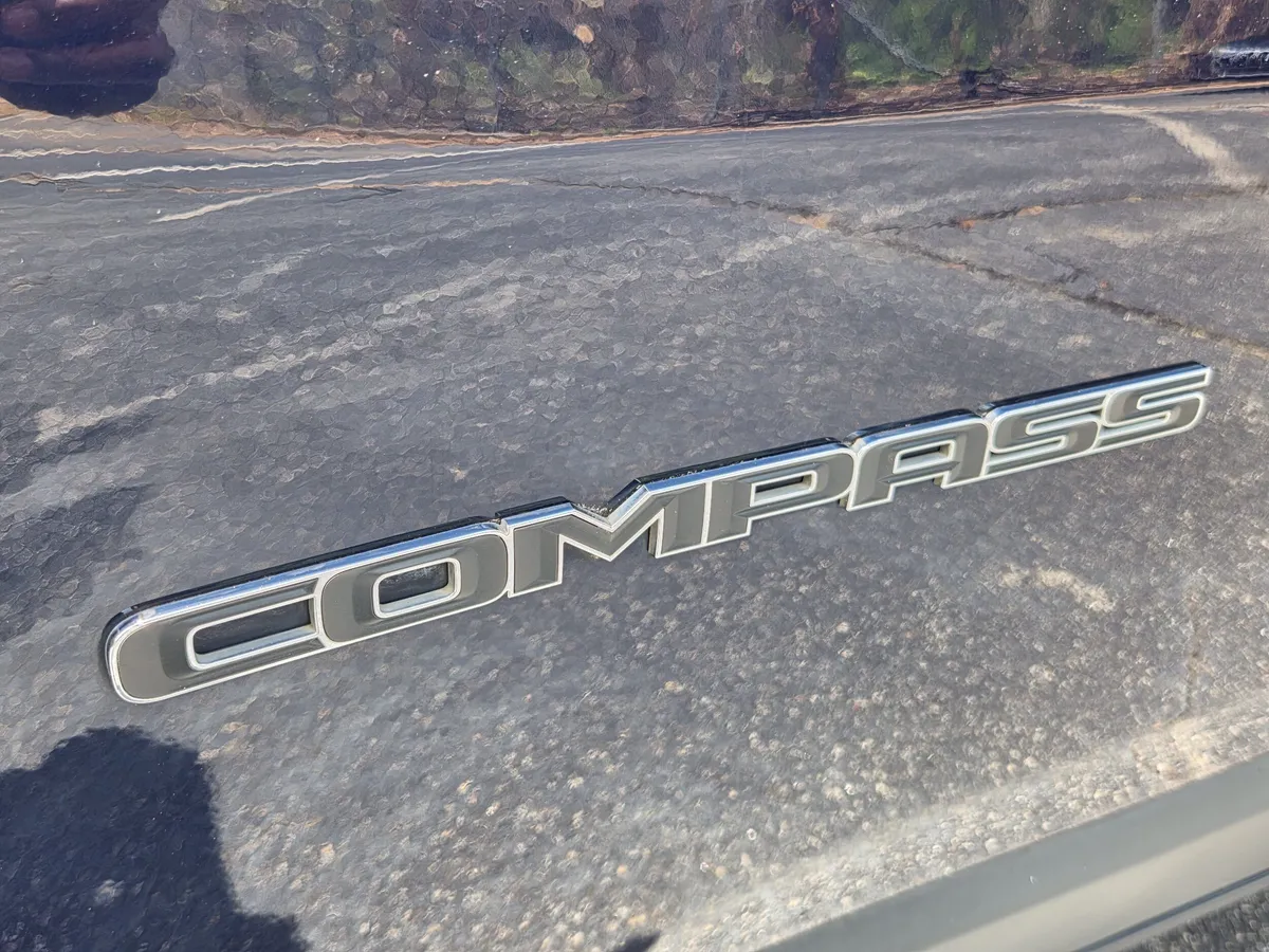 2017 Jeep New Compass Latitude thumbnail 11