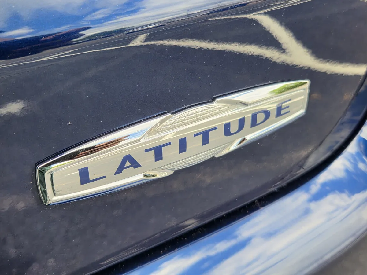 2017 Jeep New Compass Latitude thumbnail 12