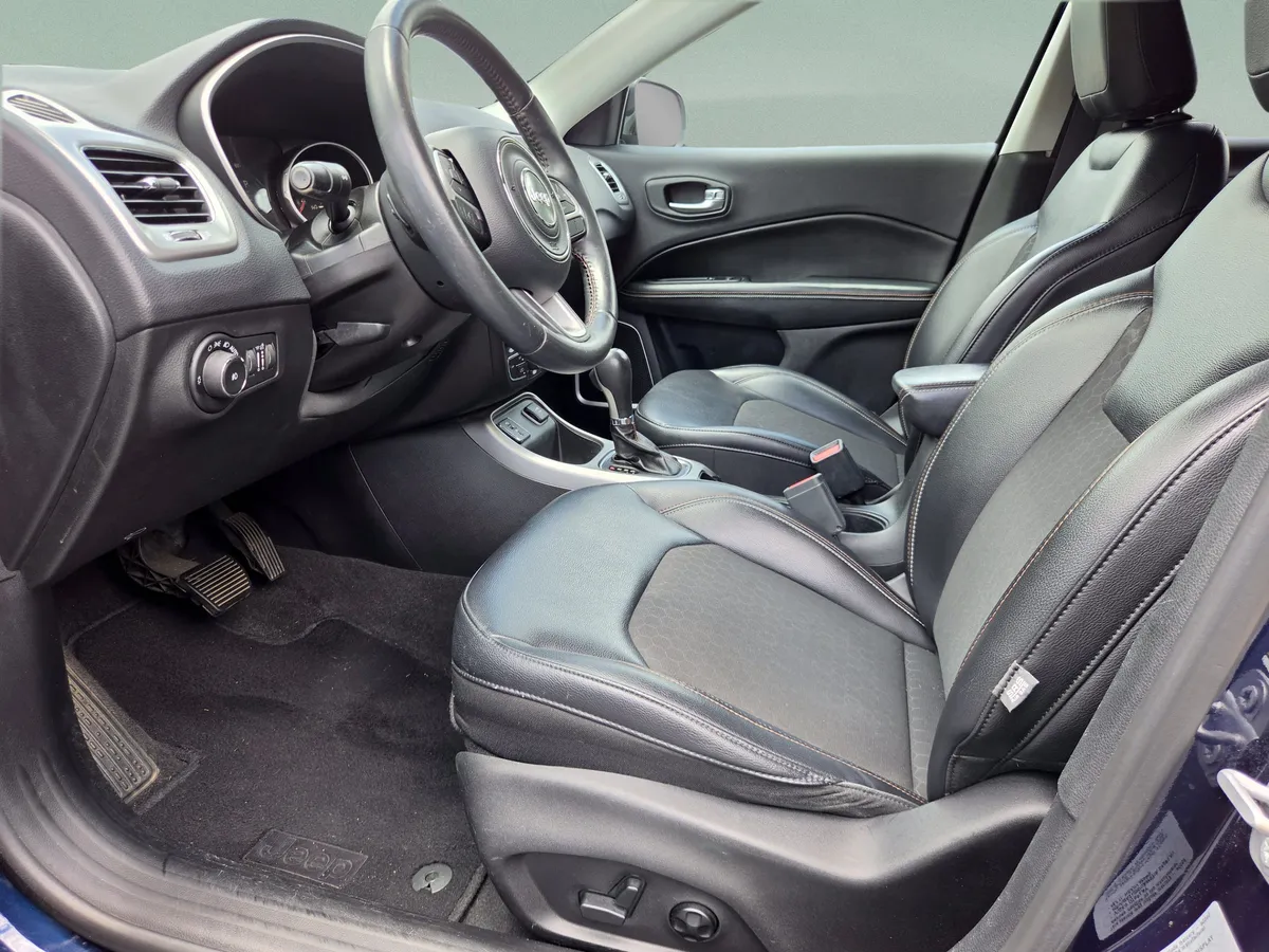 2017 Jeep New Compass Latitude thumbnail 13
