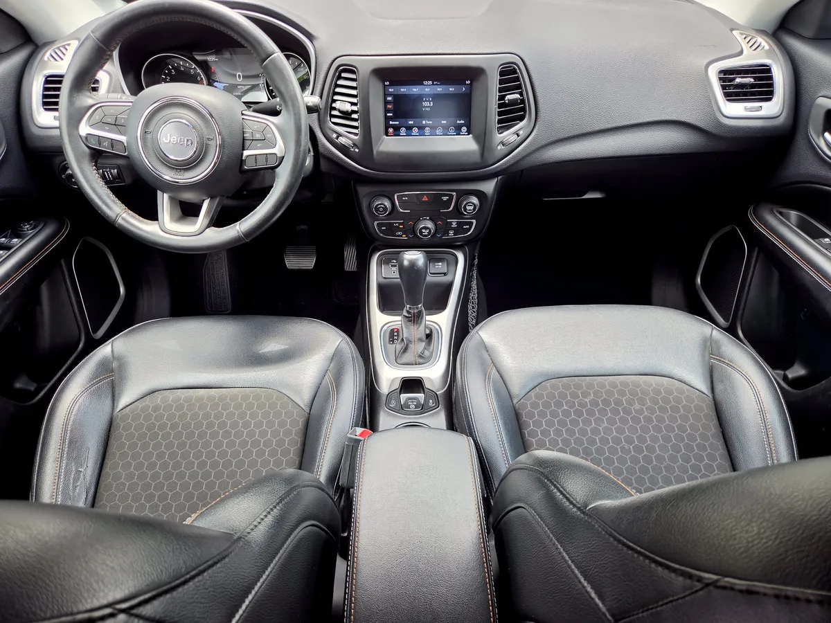 2017 Jeep New Compass Latitude thumbnail 15