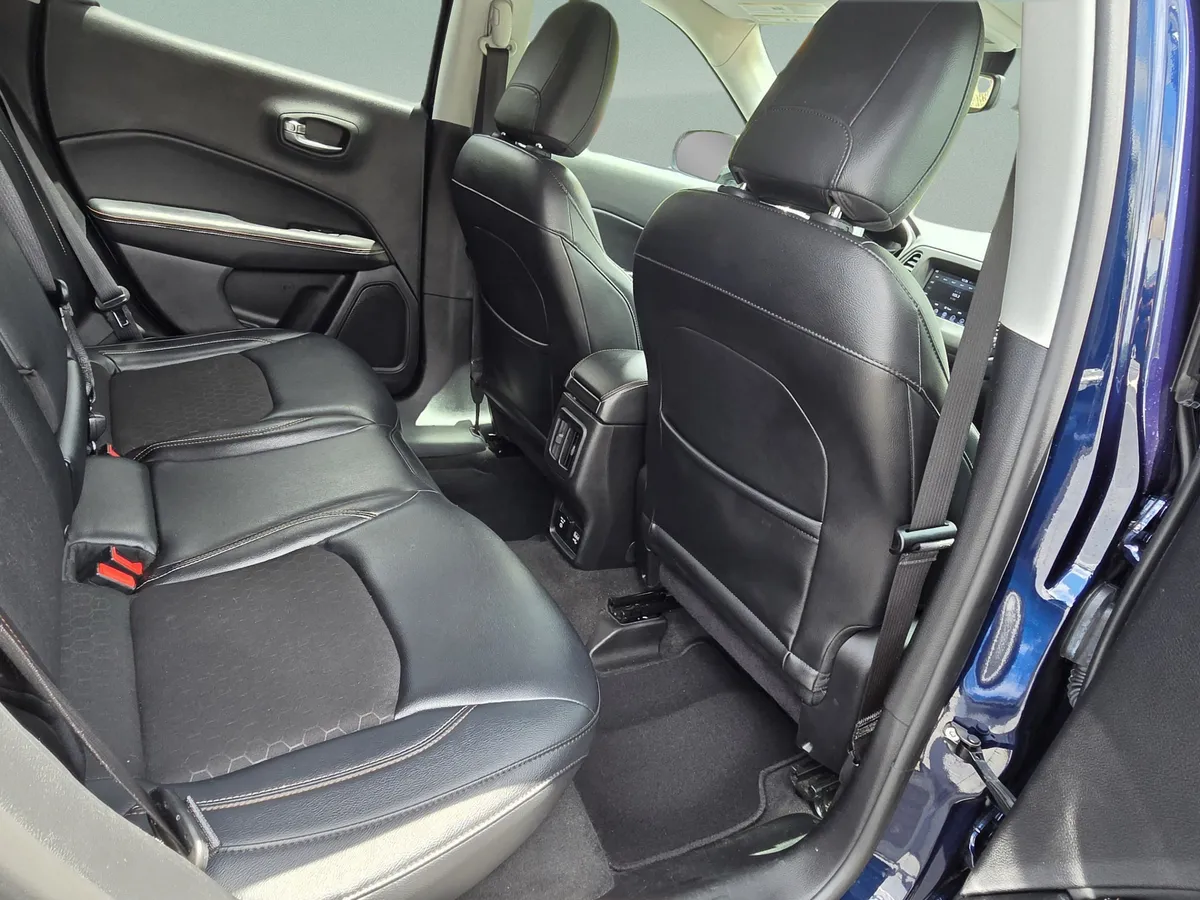 2017 Jeep New Compass Latitude thumbnail 17