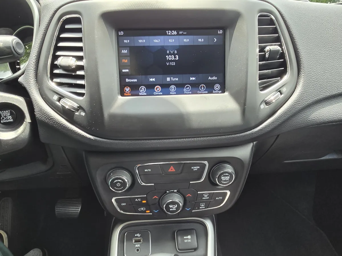 2017 Jeep New Compass Latitude thumbnail 19
