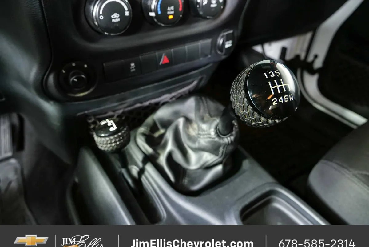 2017 Jeep Wrangler Sport thumbnail 15