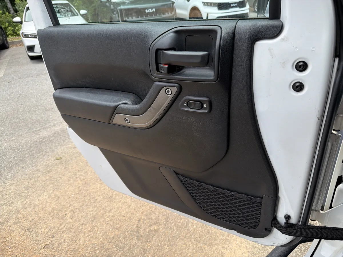 2017 Jeep Wrangler Unlimited Sport thumbnail 10