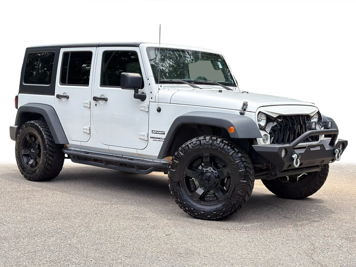 2017 Jeep Wrangler Unlimited Sport thumbnail 2