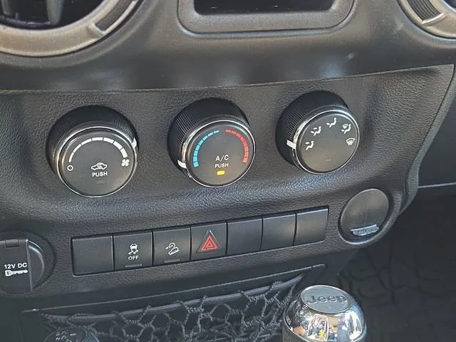 2017 Jeep Wrangler Unlimited Sport thumbnail 25