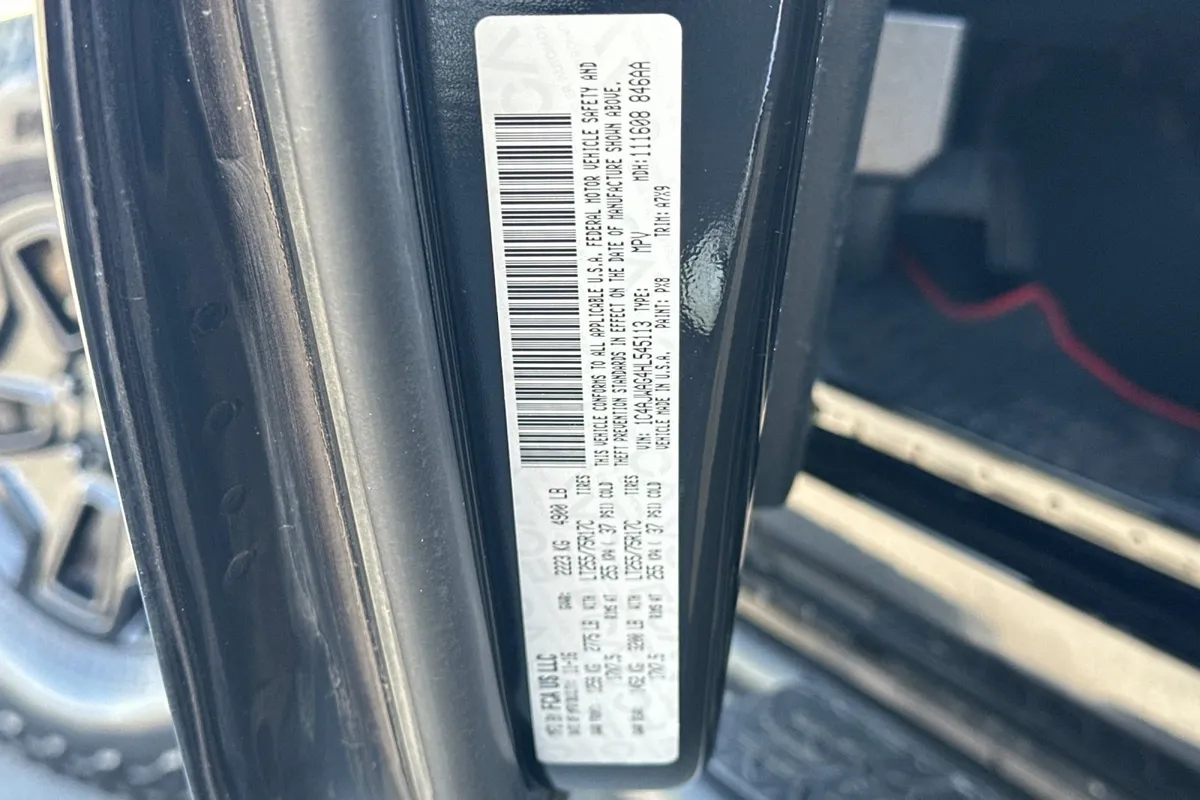 2017 Jeep Wrangler Willys Wheeler thumbnail 38