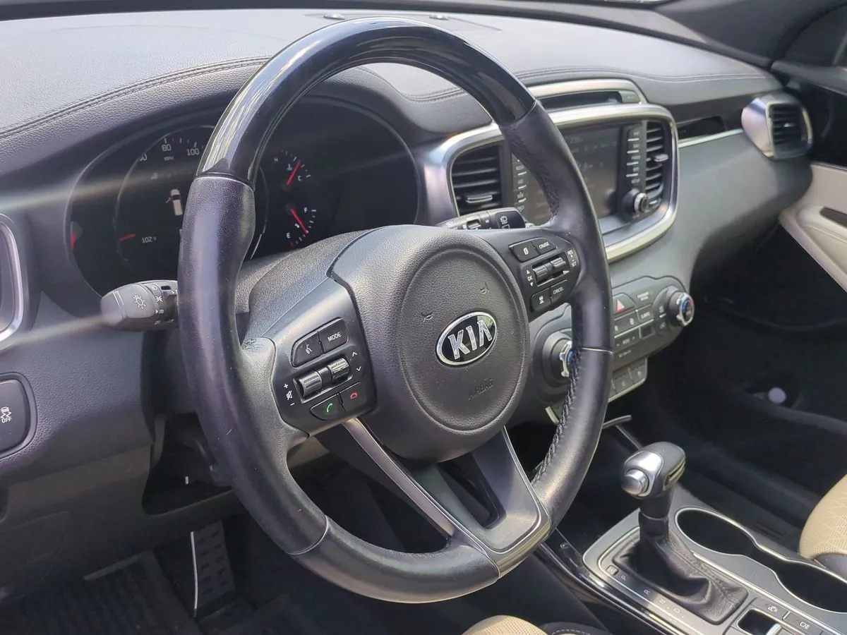 2017 Kia Sorento SXL V6 thumbnail 17