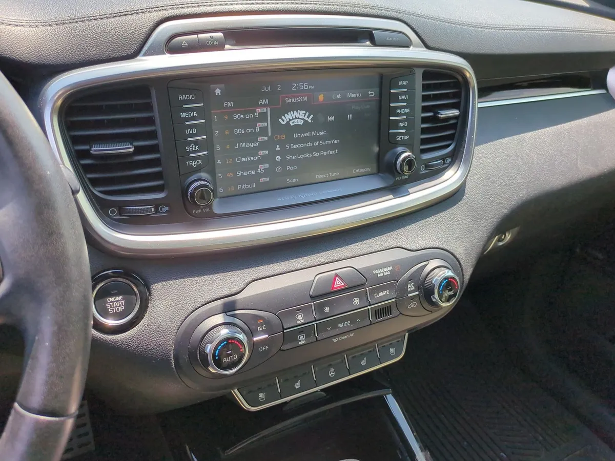 2017 Kia Sorento SXL V6 thumbnail 29