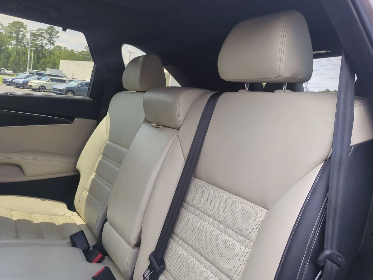 2017 Kia Sorento SXL V6 thumbnail 30