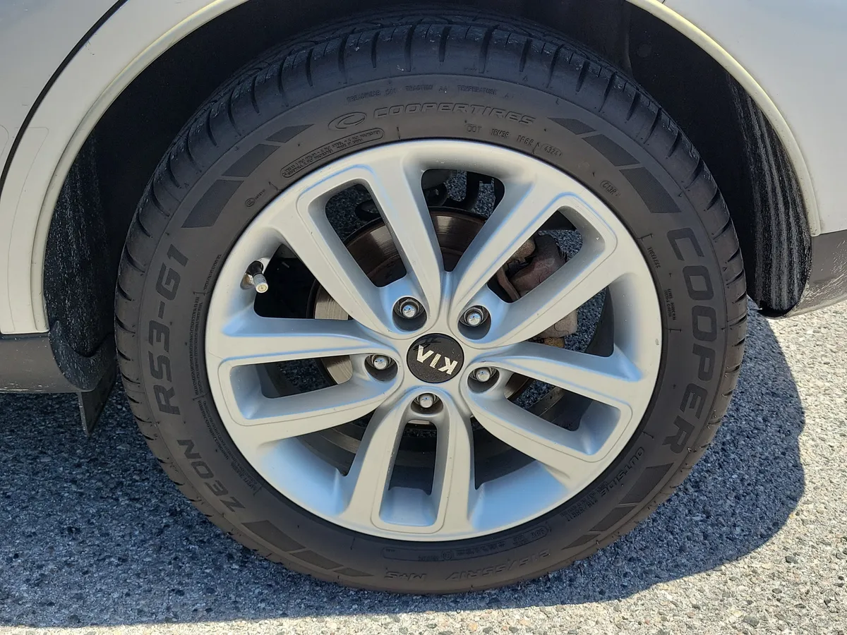 2017 Kia Soul + thumbnail 12