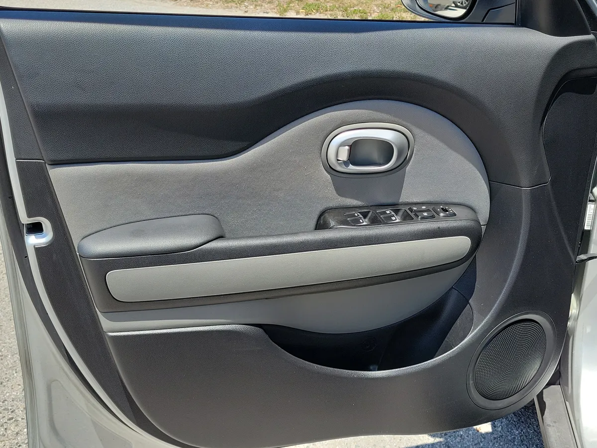 2017 Kia Soul + thumbnail 13