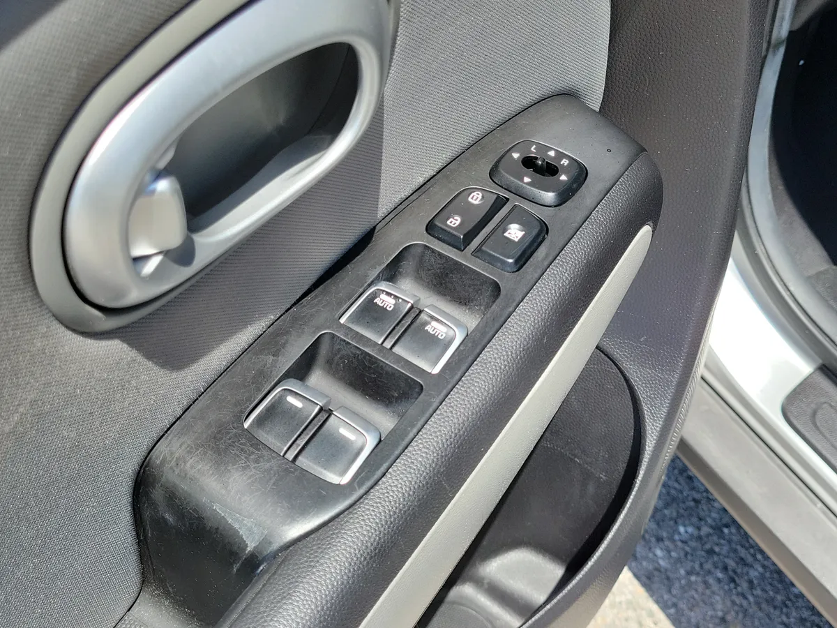 2017 Kia Soul + thumbnail 14