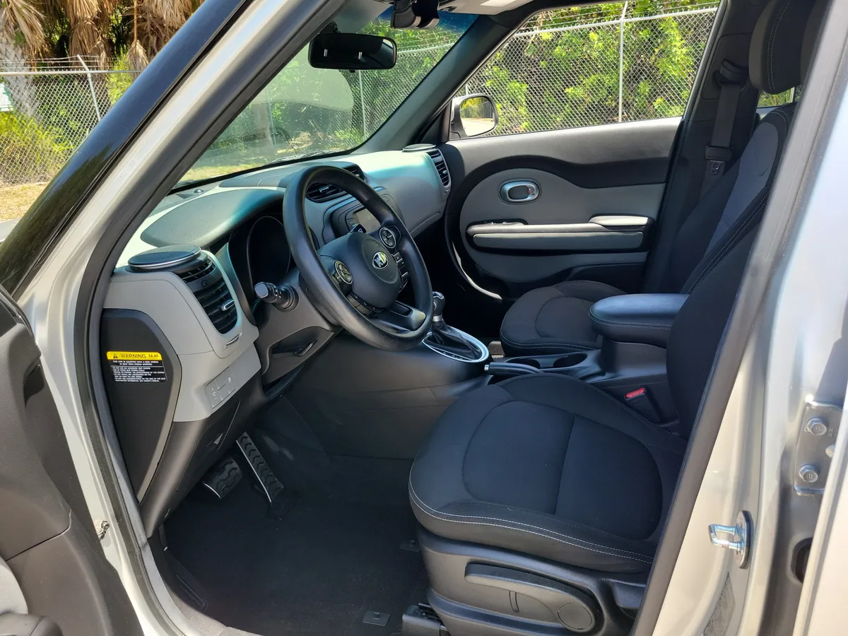 2017 Kia Soul + thumbnail 15