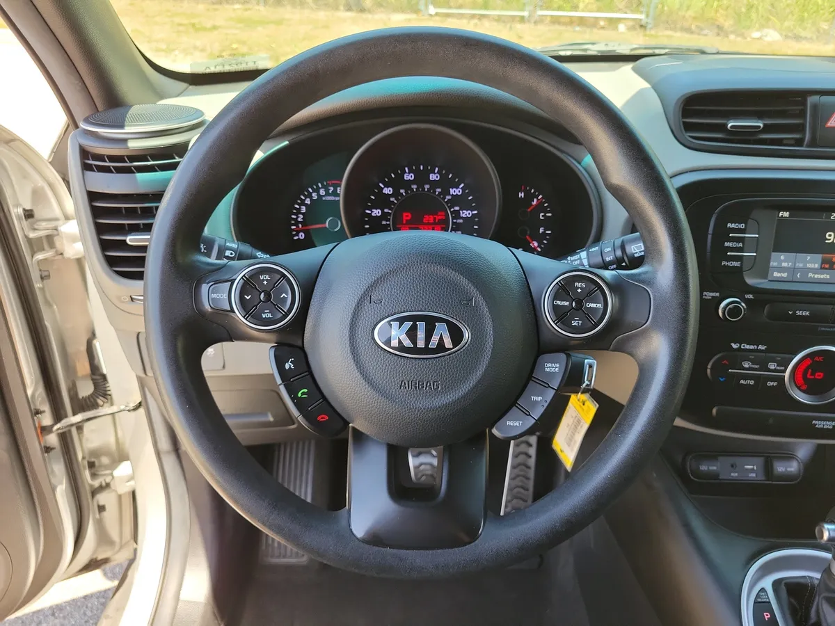 2017 Kia Soul + thumbnail 17