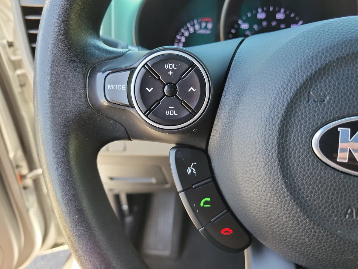 2017 Kia Soul + thumbnail 18