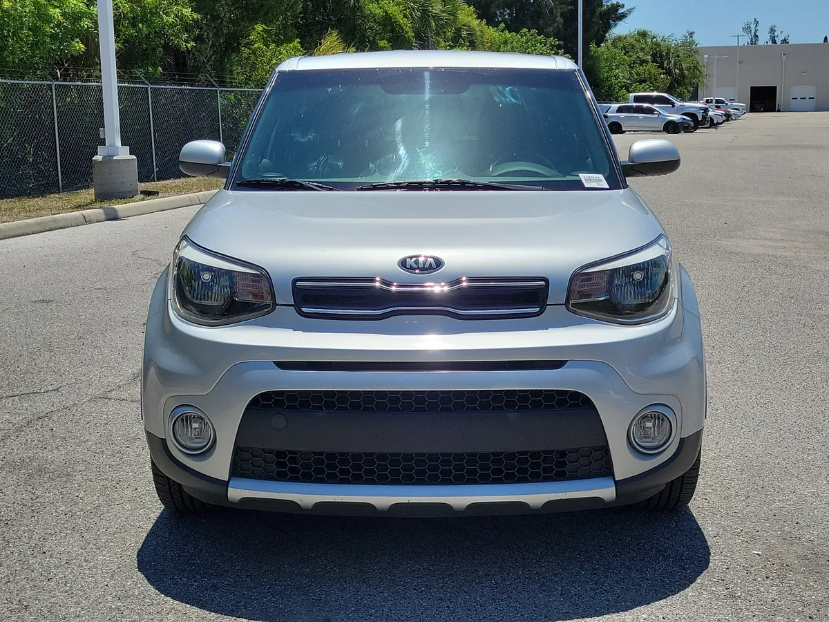 2017 Kia Soul + thumbnail 2