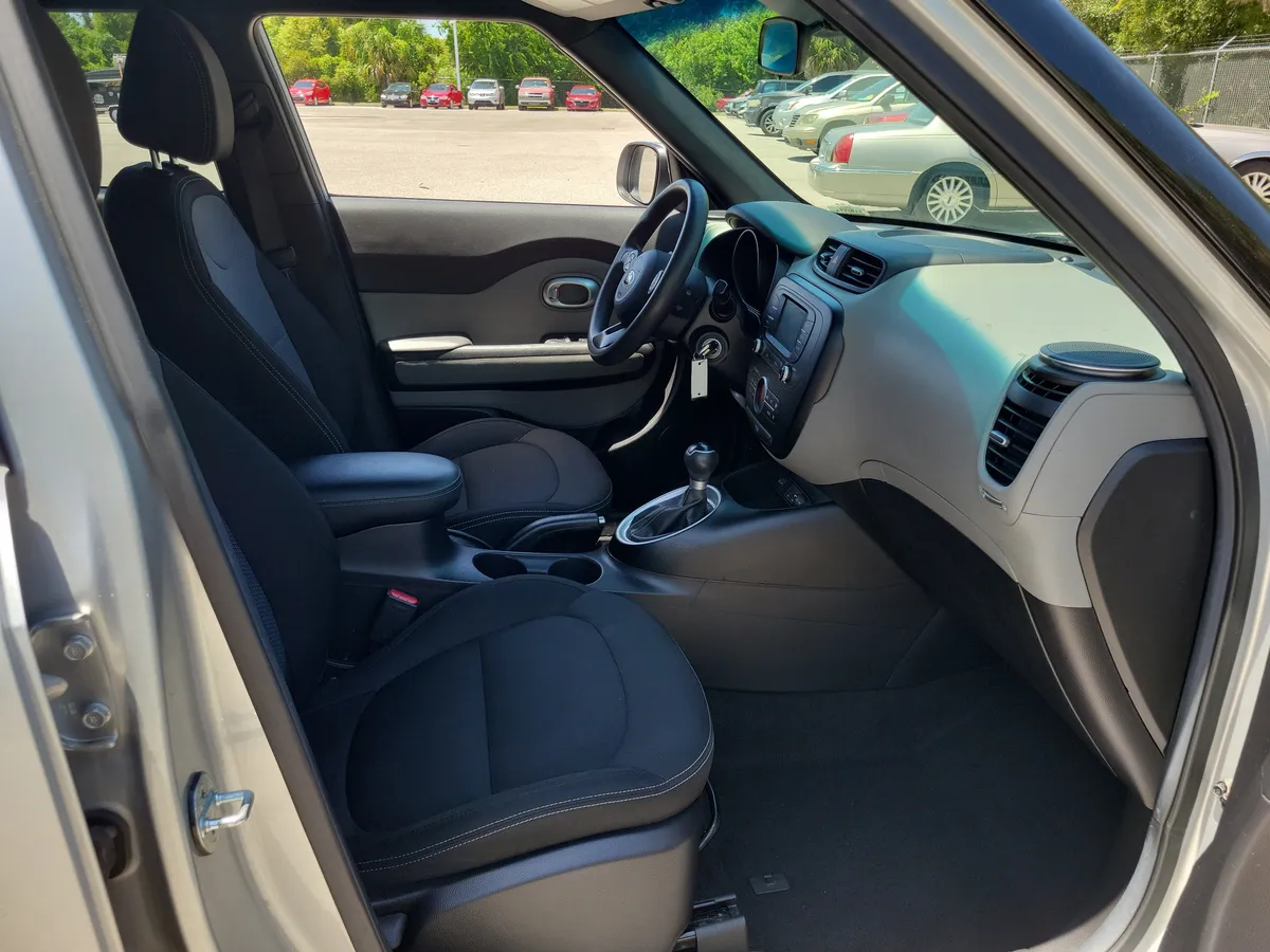 2017 Kia Soul + thumbnail 30
