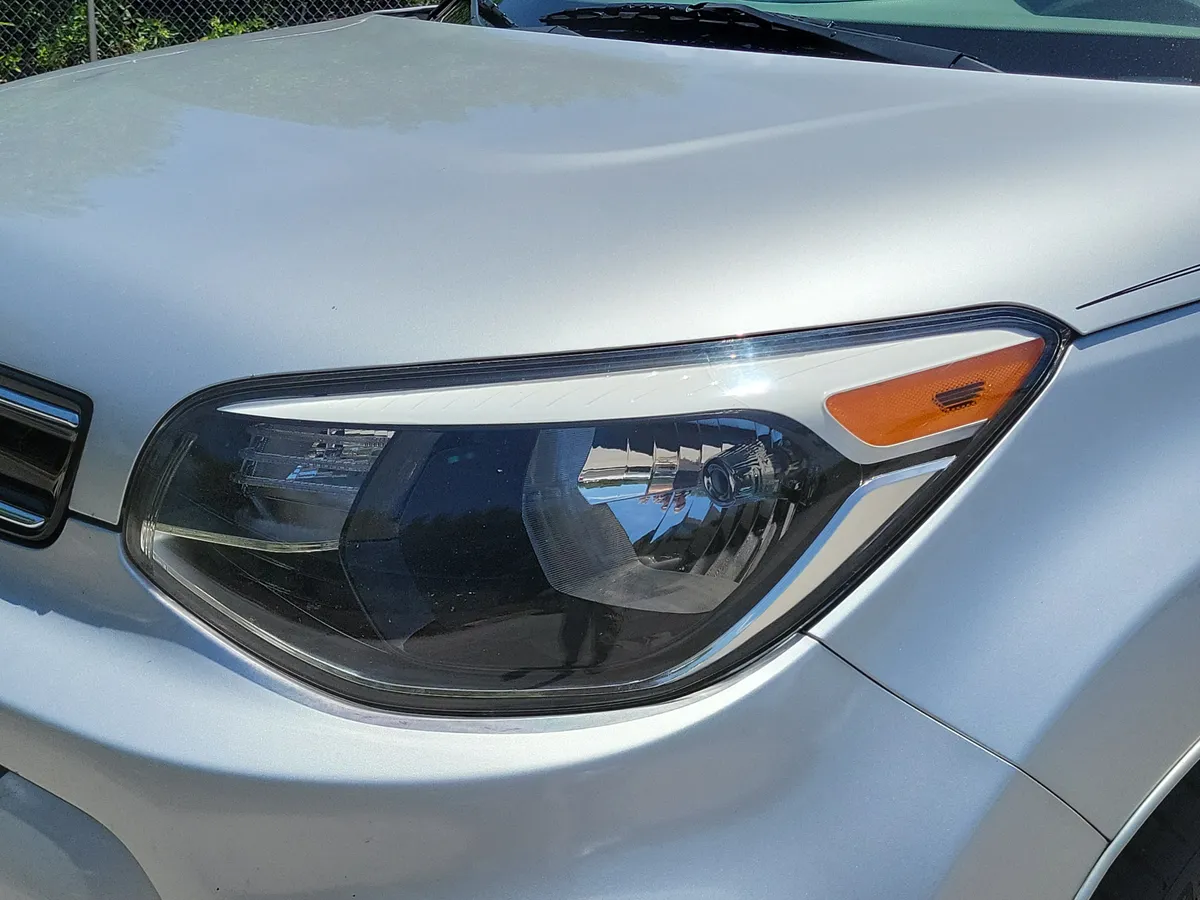 2017 Kia Soul + thumbnail 5