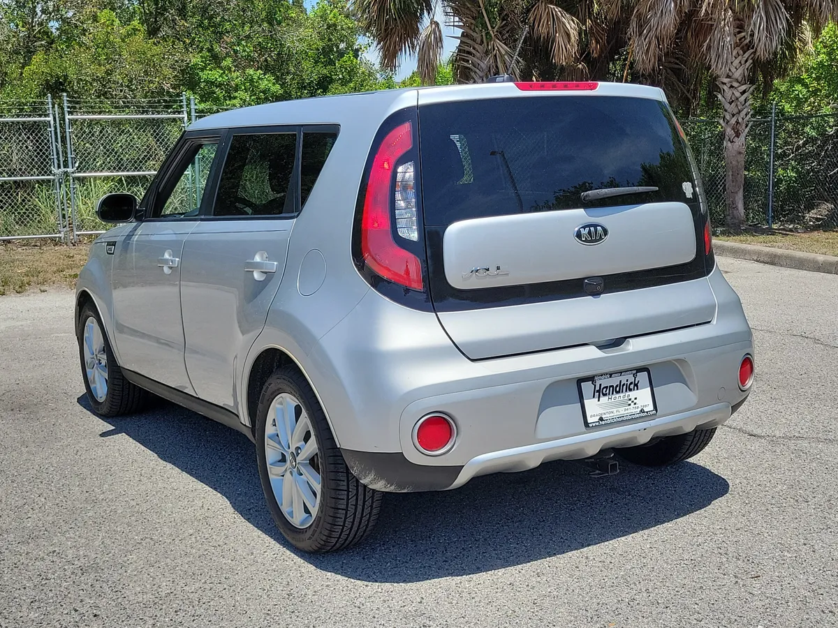 2017 Kia Soul + thumbnail 7