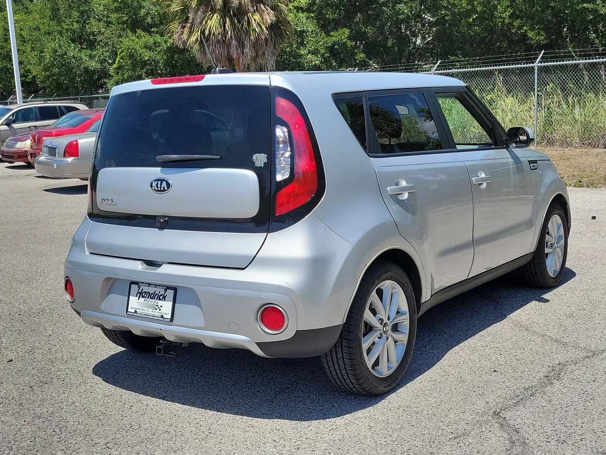 2017 Kia Soul + thumbnail 9
