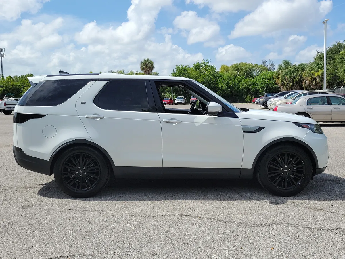 2017 Land Rover Discovery HSE Luxury thumbnail 10