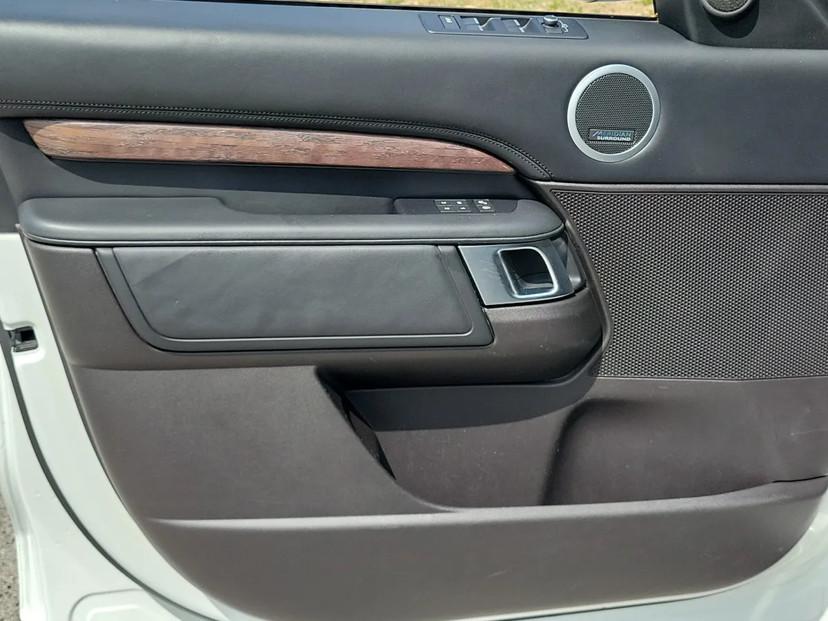 2017 Land Rover Discovery HSE Luxury thumbnail 13