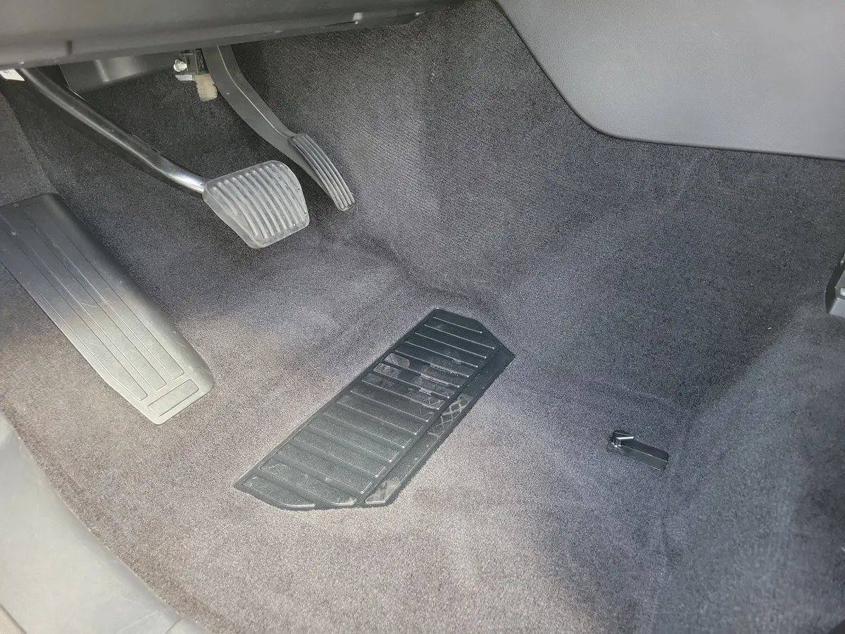 2017 Land Rover Discovery HSE Luxury thumbnail 16