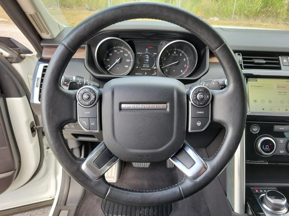 2017 Land Rover Discovery HSE Luxury thumbnail 17