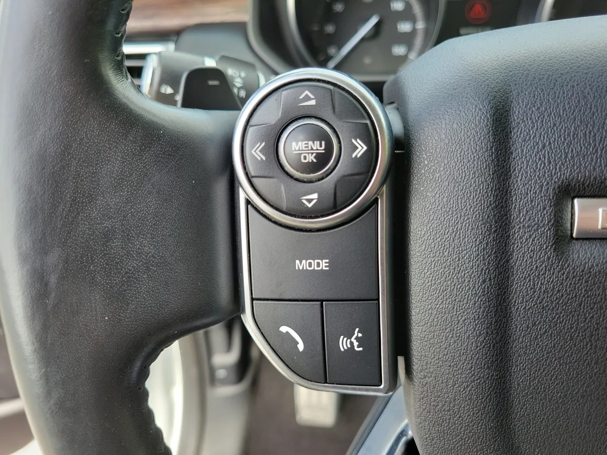 2017 Land Rover Discovery HSE Luxury thumbnail 18
